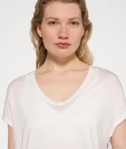 v-neck tee medal